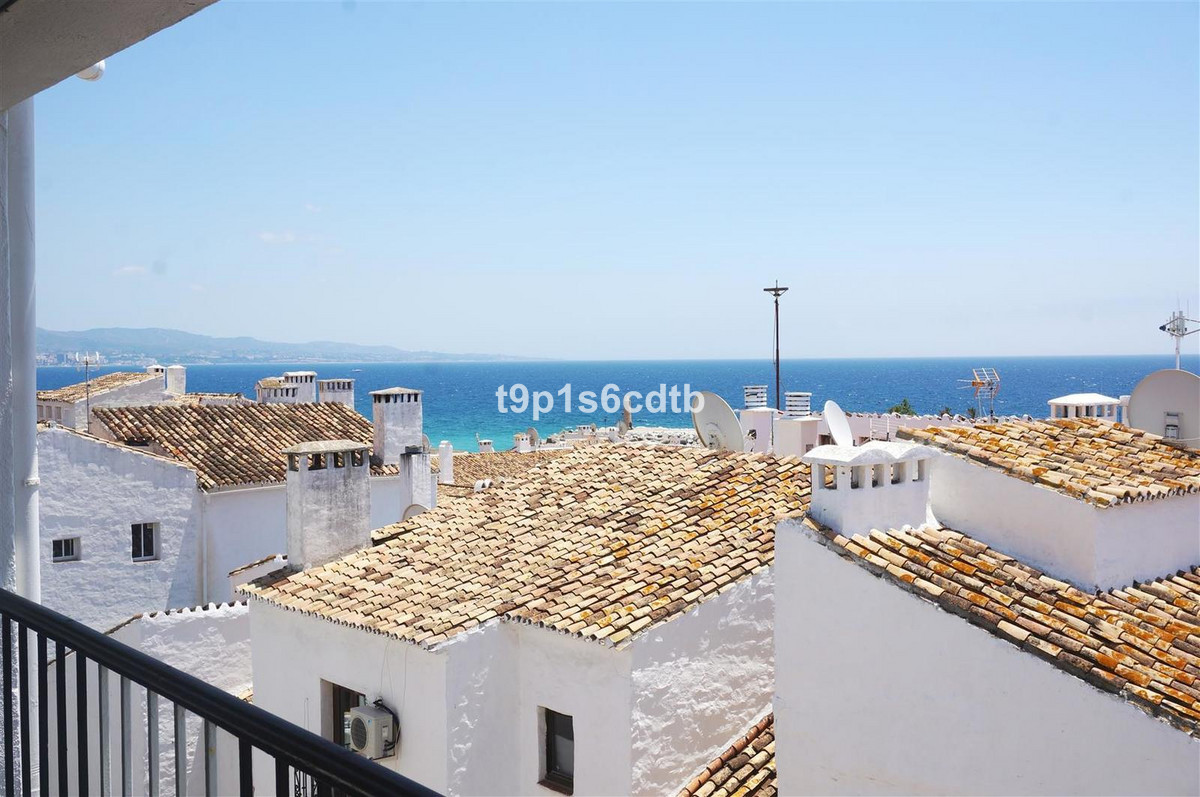3 Bedroom Apartment for Sale in Puerto Banús — 3