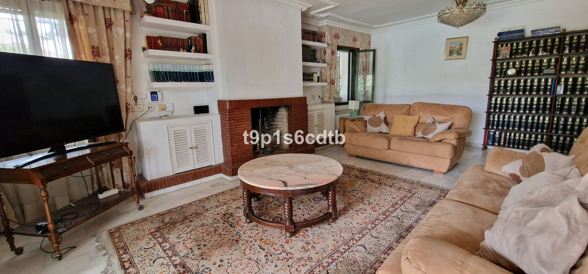 5 Bedroom Villa for Sale in Marbella — view 10