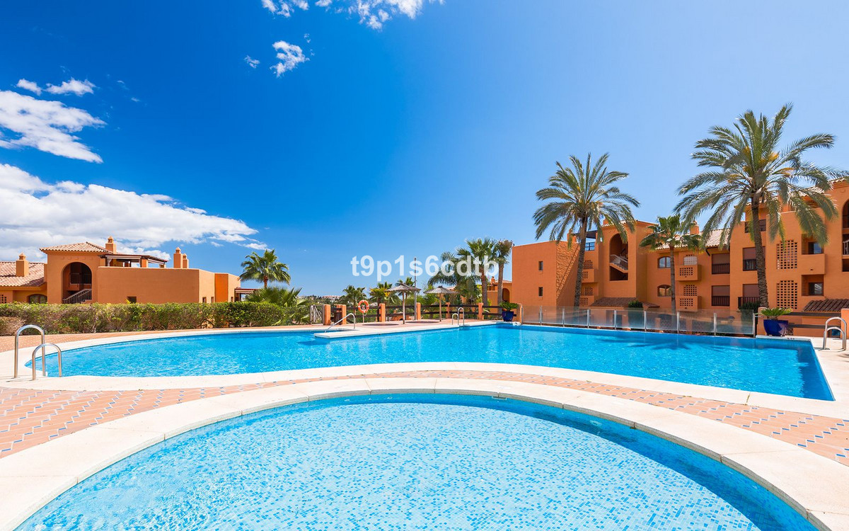 3 Bedroom Apartment for Sale in Benahavís — 2