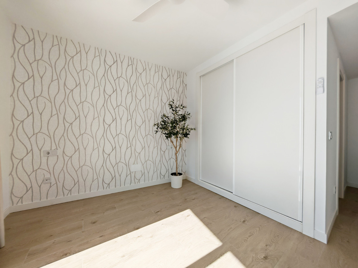 2 Bedroom Apartment for Sale in Estepona — view 10