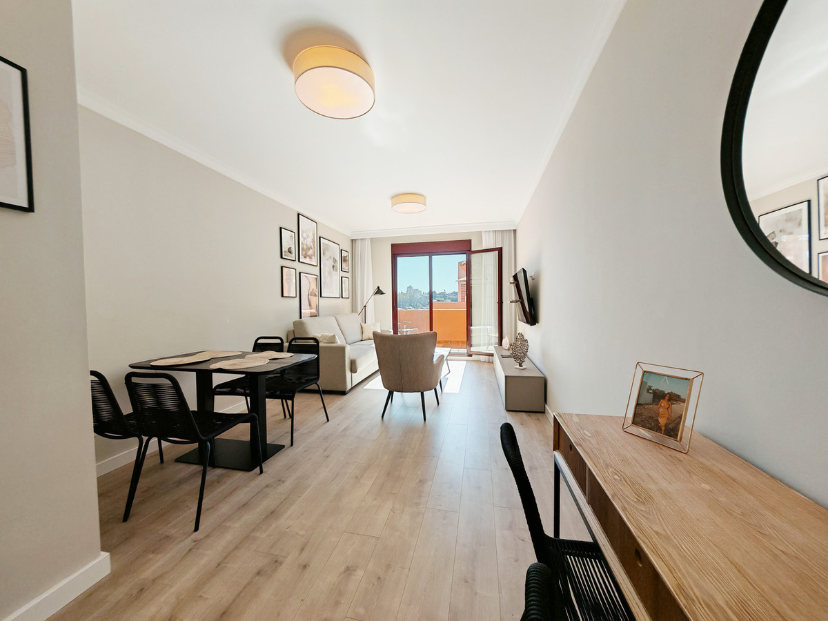 3 Bedroom Apartment for Sale in Benahavís — 2