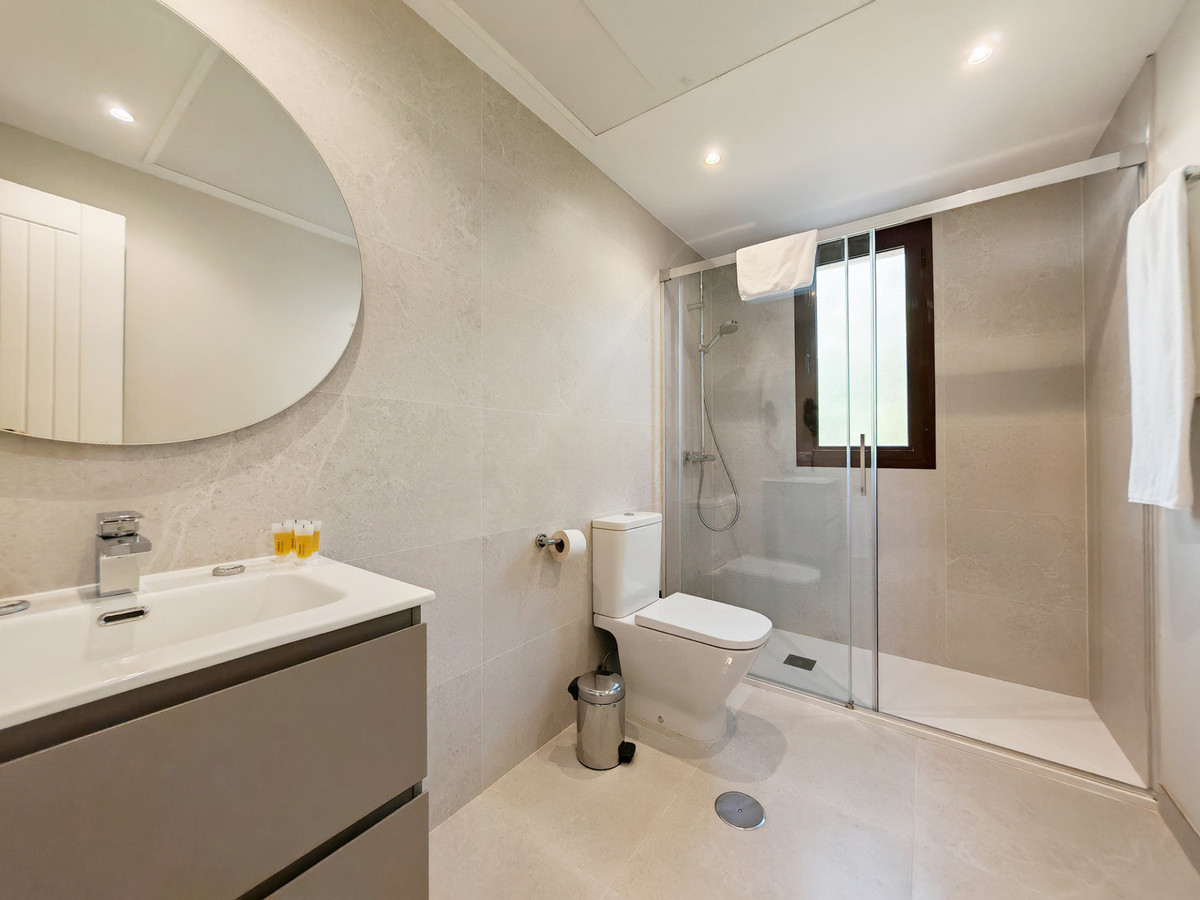 3 Bedroom Apartment for Sale in Benahavís — 9