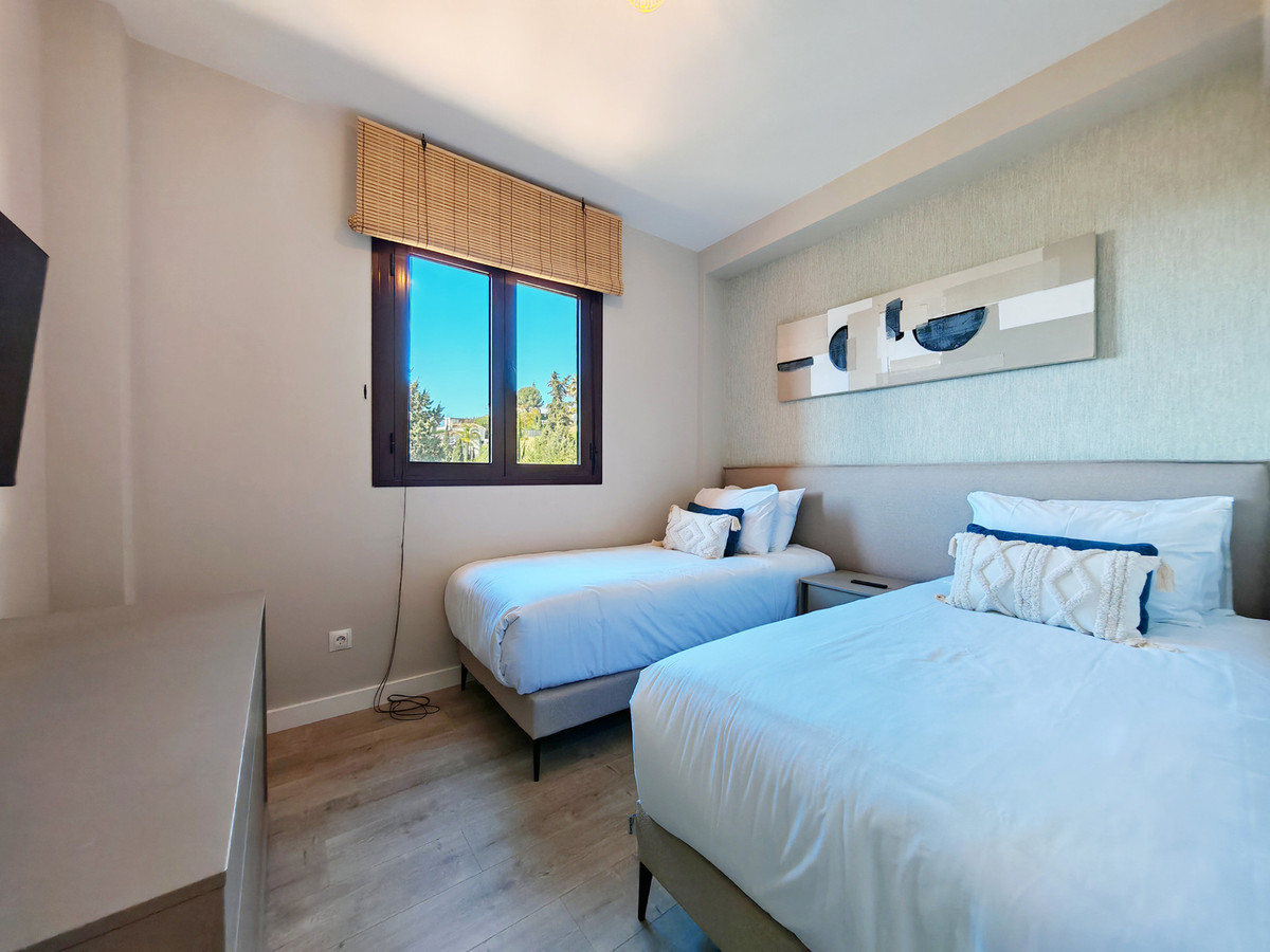 3 Bedroom Apartment for Sale in Benahavís — view 10