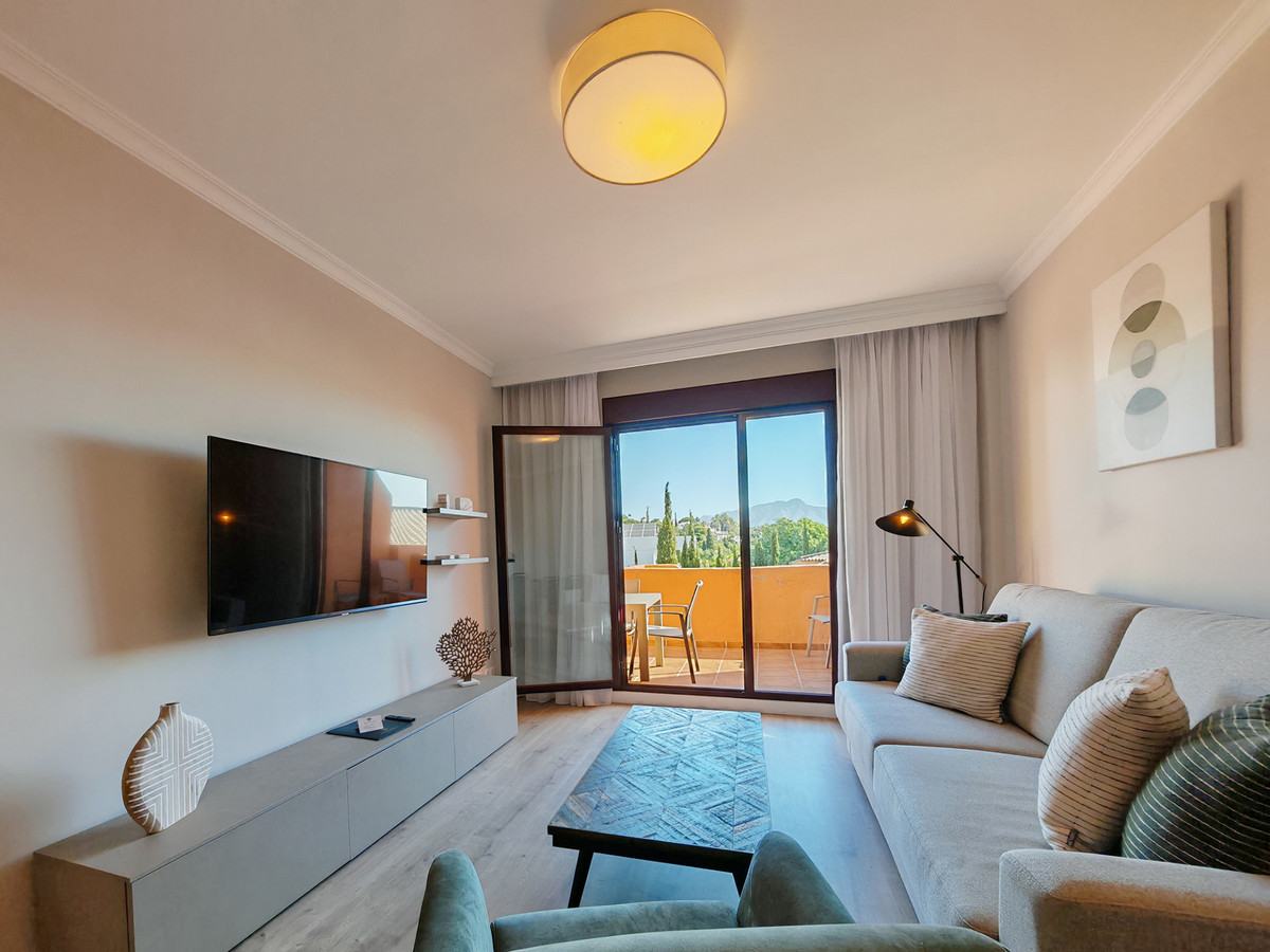 2 Bedroom Apartment for Sale in Benahavís — 2