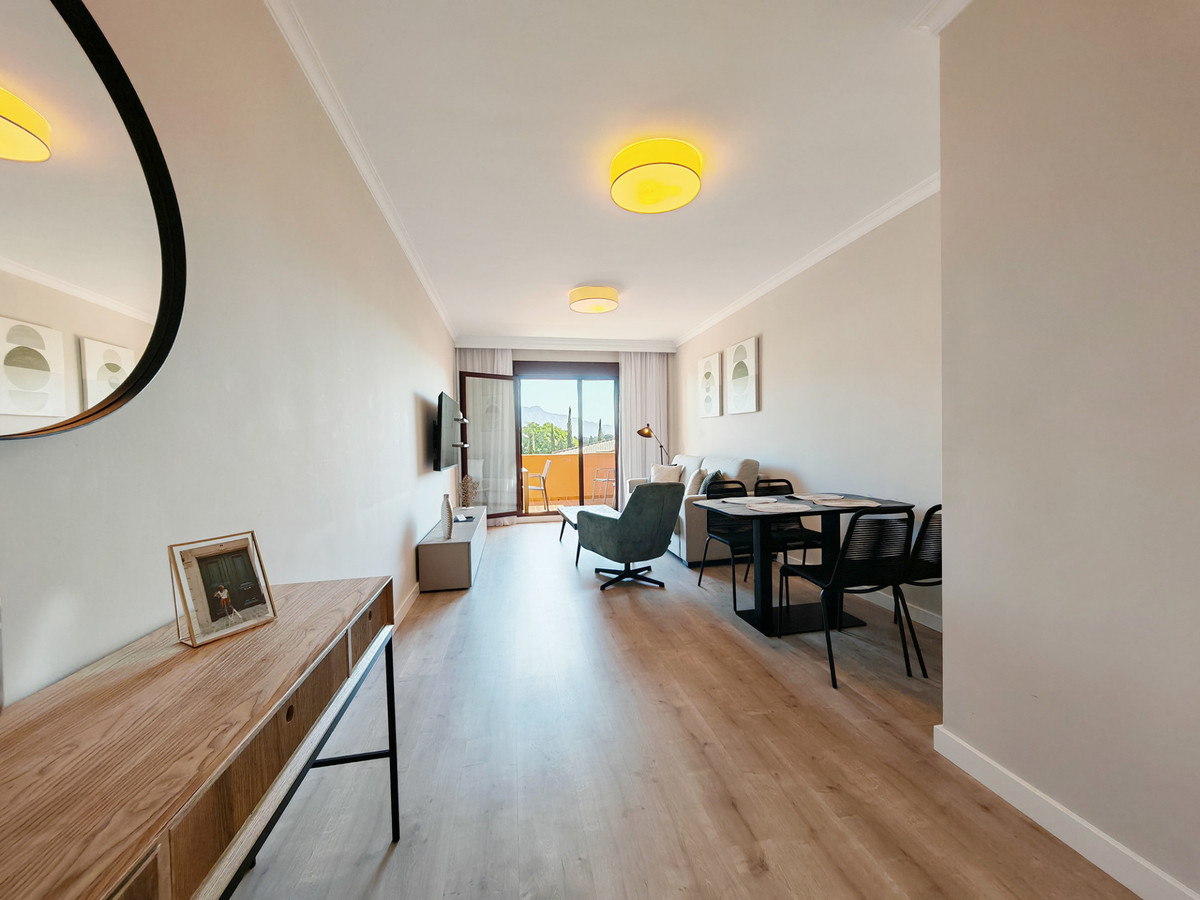 2 Bedroom Apartment for Sale in Benahavís — 3