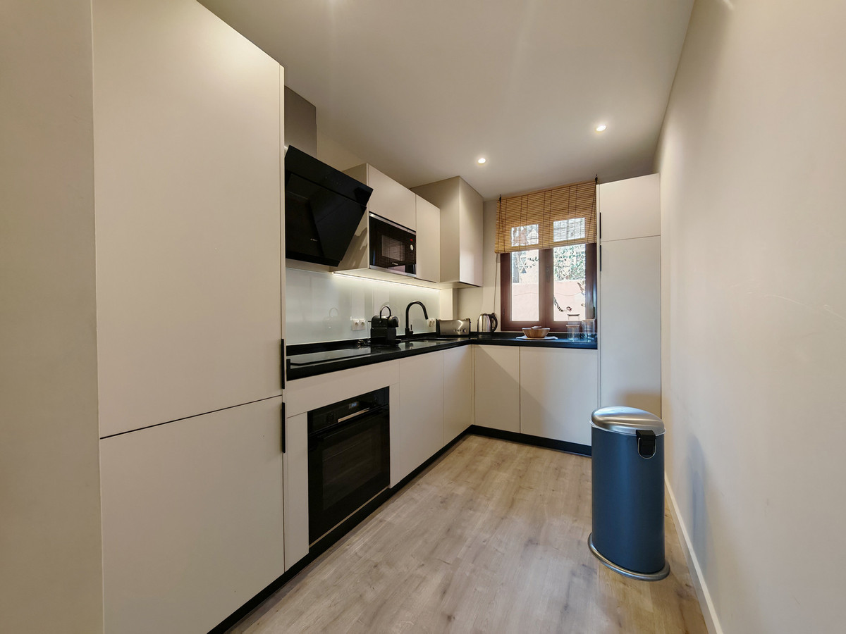 2 Bedroom Apartment for Sale in Benahavís — 6