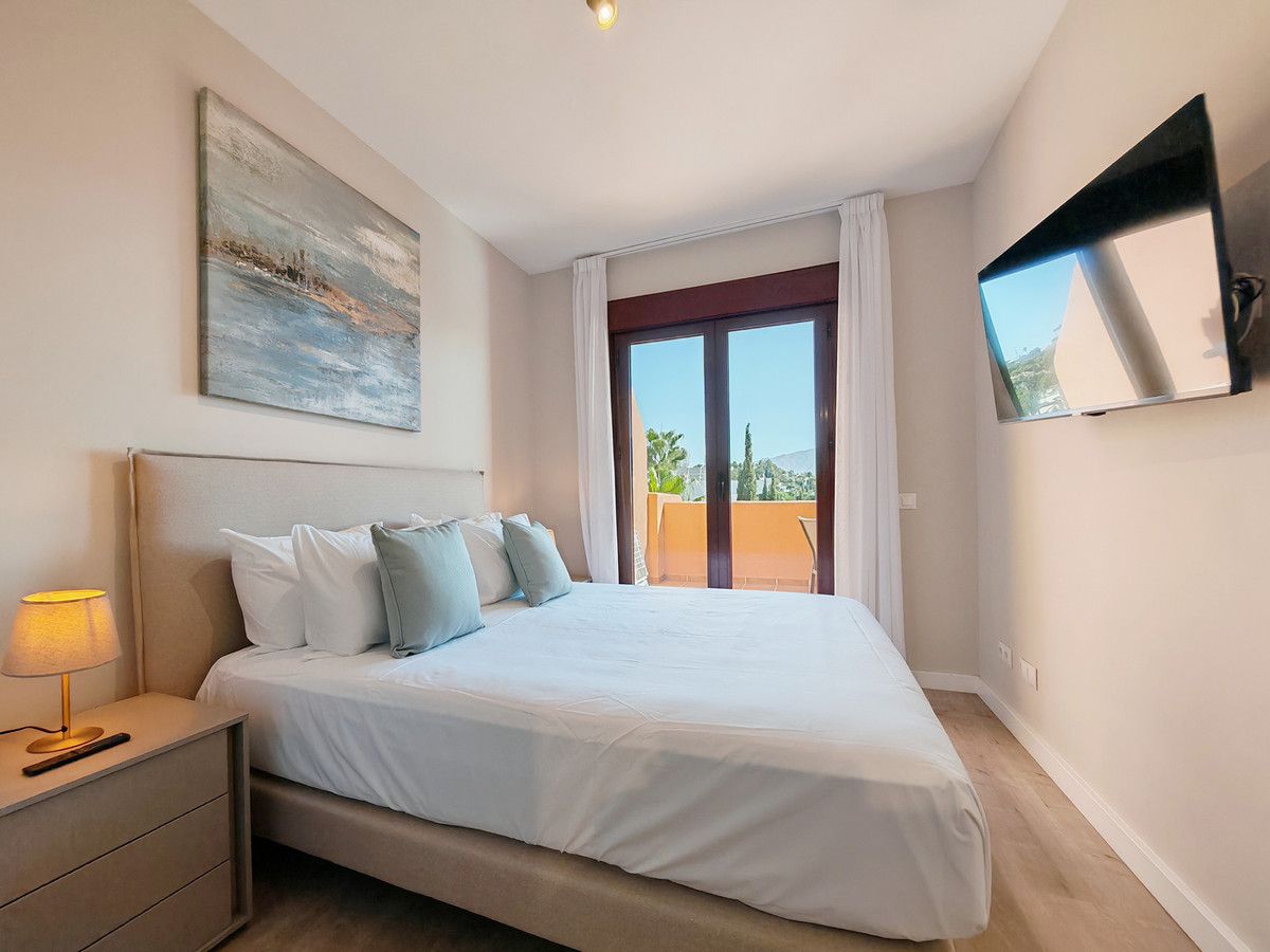 2 Bedroom Apartment for Sale in Benahavís — 7