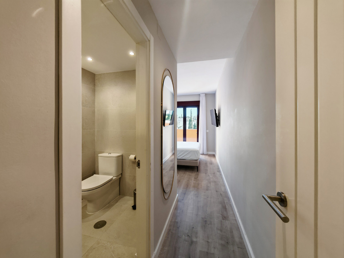 2 Bedroom Apartment for Sale in Benahavís — 9