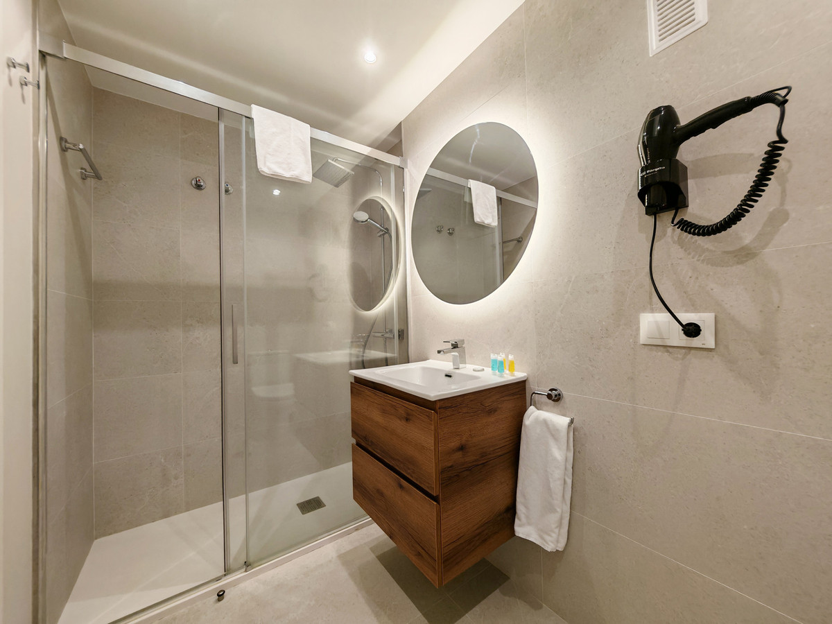 2 Bedroom Apartment for Sale in Benahavís — view 10