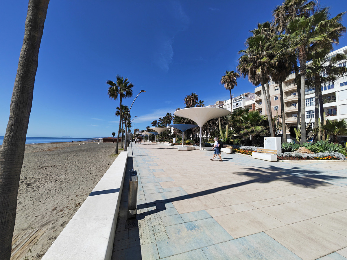 5 Bedroom Villa for Sale in Estepona