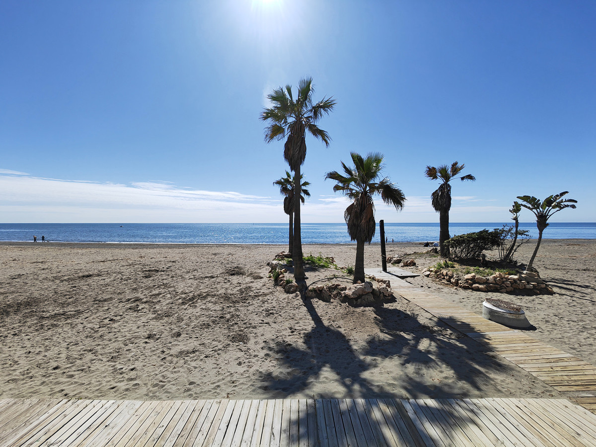 5 Bedroom Villa for Sale in Estepona — 2