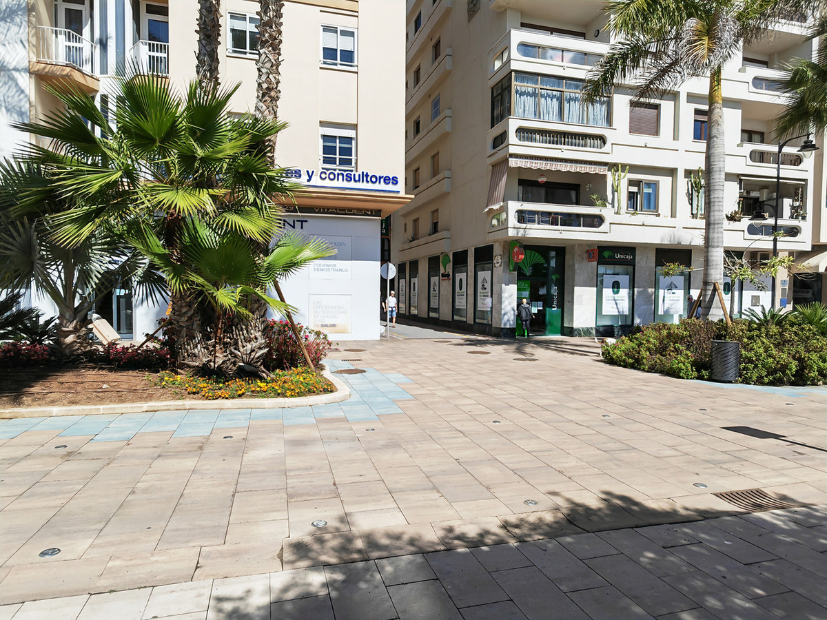 5 Bedroom Villa for Sale in Estepona — 3