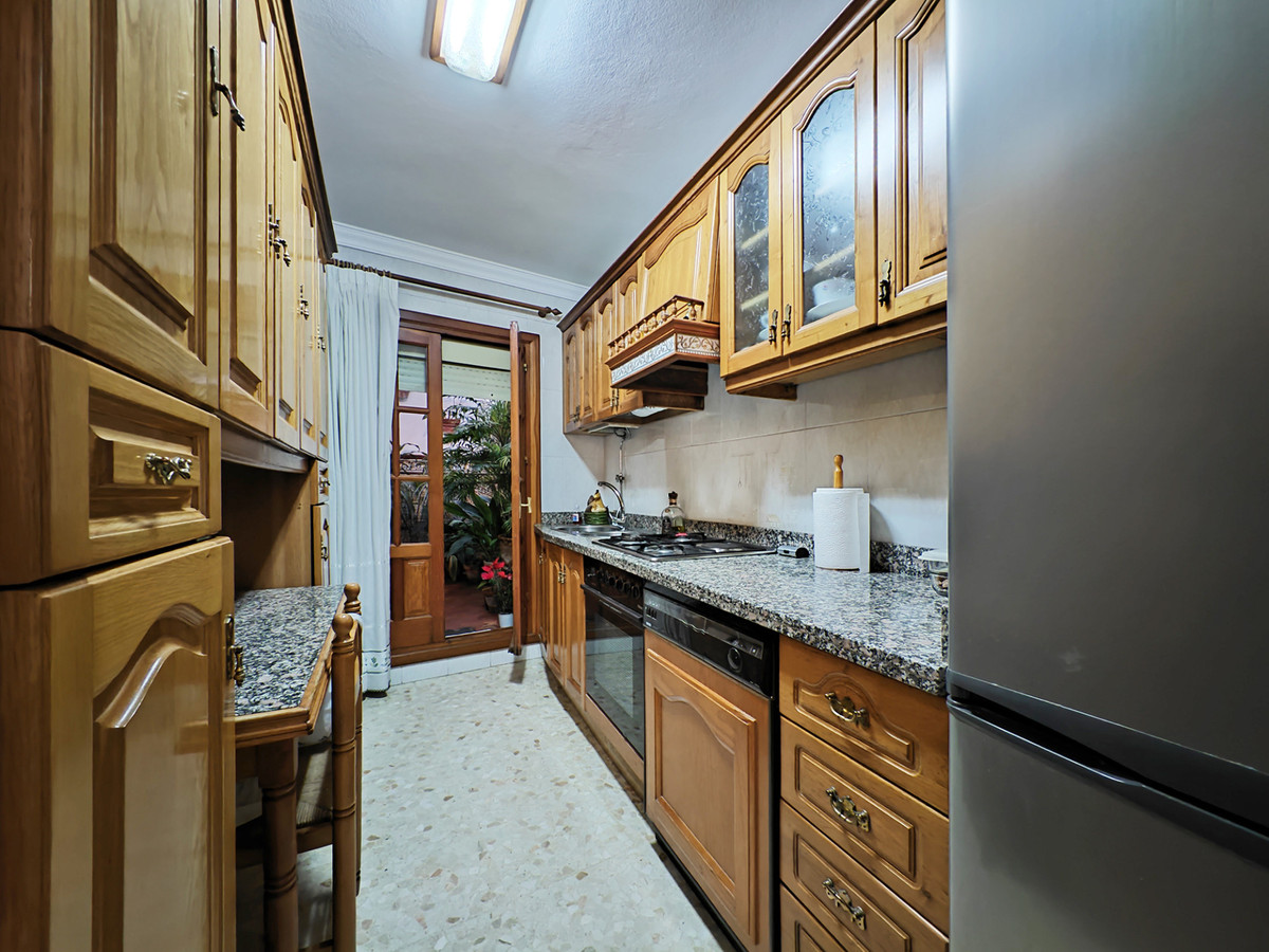 5 Bedroom Villa for Sale in Estepona — 9