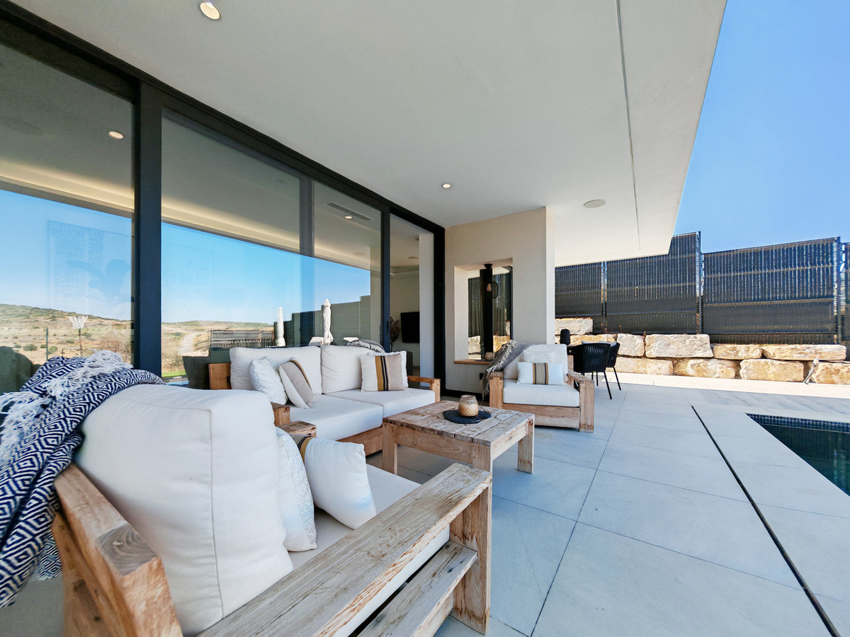 4 Bedroom Villa for Sale in Estepona — 2