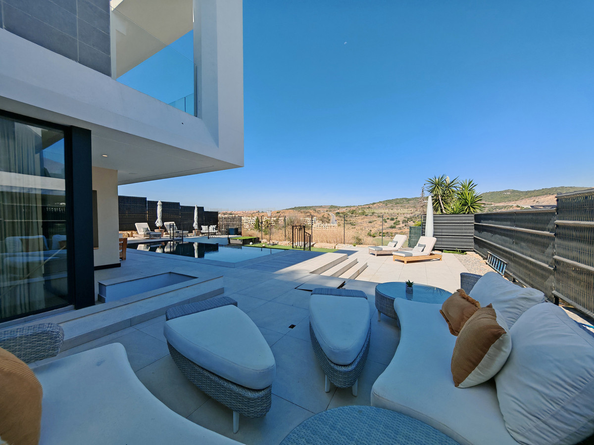 4 Bedroom Villa for Sale in Estepona — 3