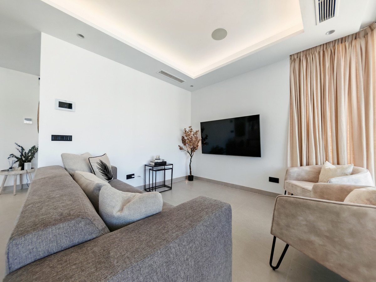 4 Bedroom Villa for Sale in Estepona — 8