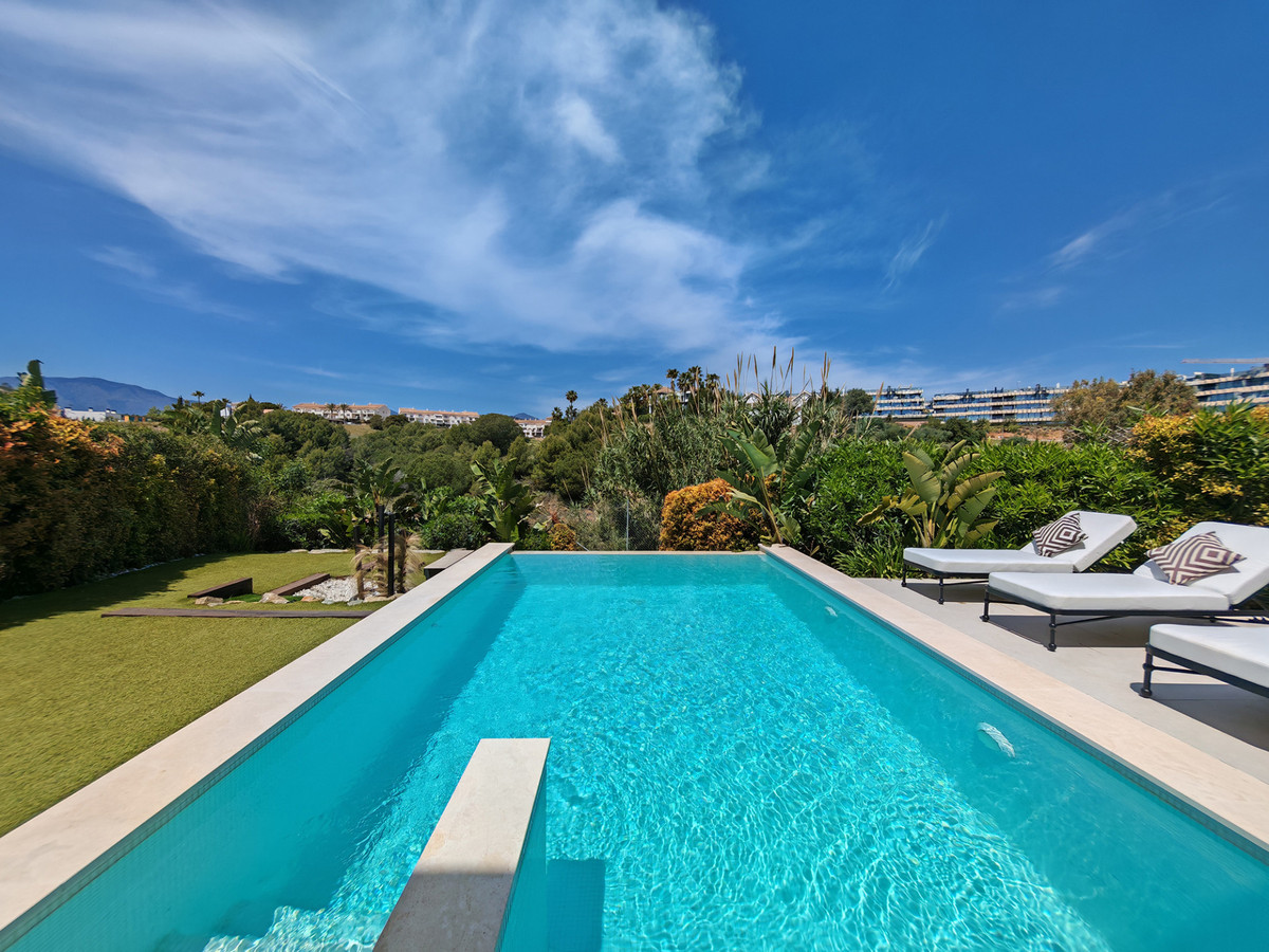 5 Bedroom Villa for Sale in Estepona — 2
