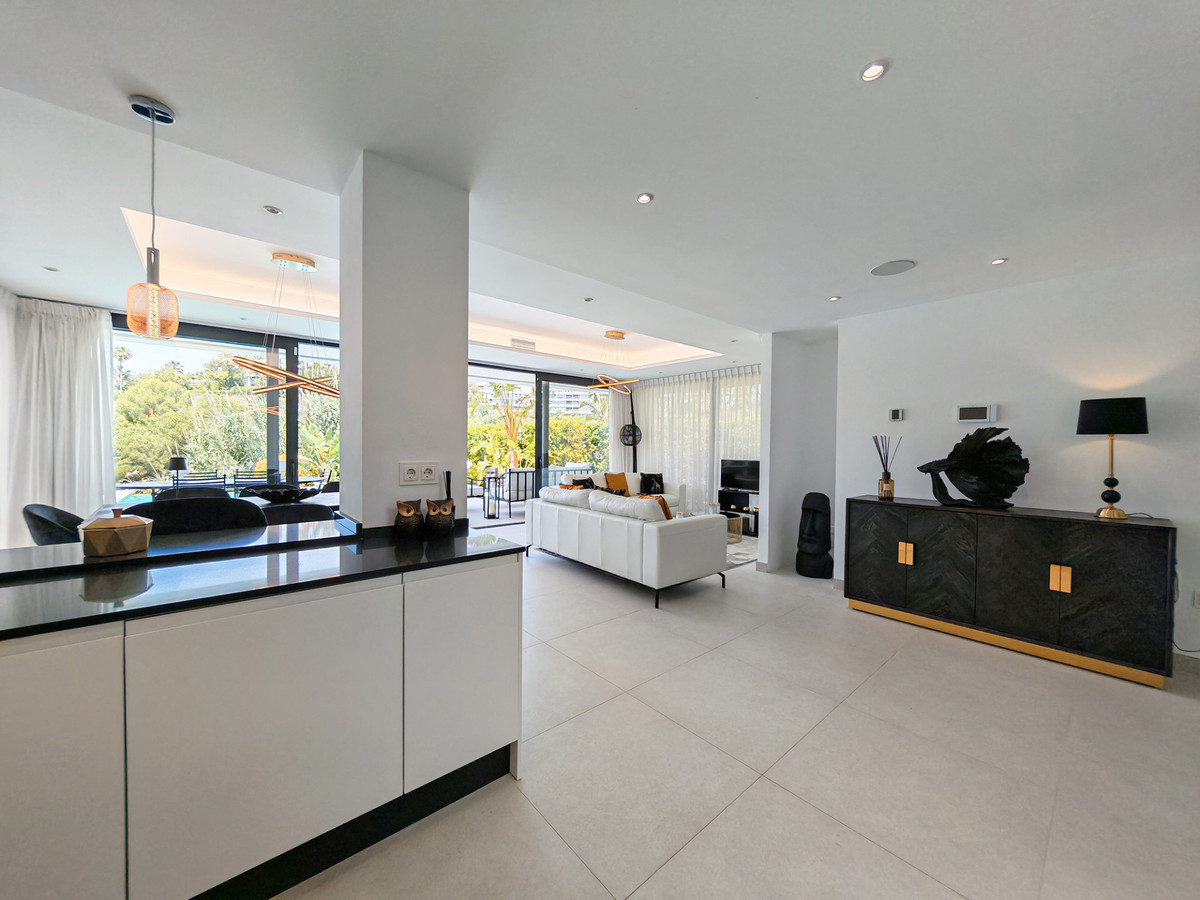 5 Bedroom Villa for Sale in Estepona — 3