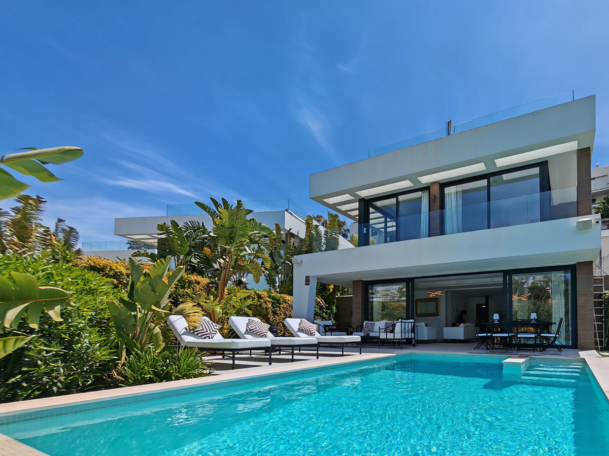 5 Bedroom Villa for Sale in Estepona — 8