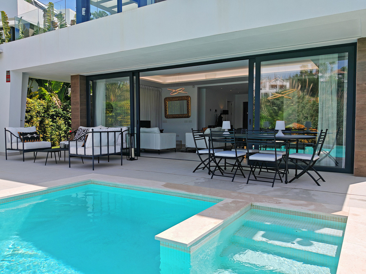 5 Bedroom Villa for Sale in Estepona — 9