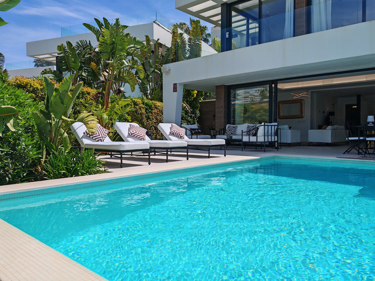 5 Bedroom Villa for Sale in Estepona — view 10