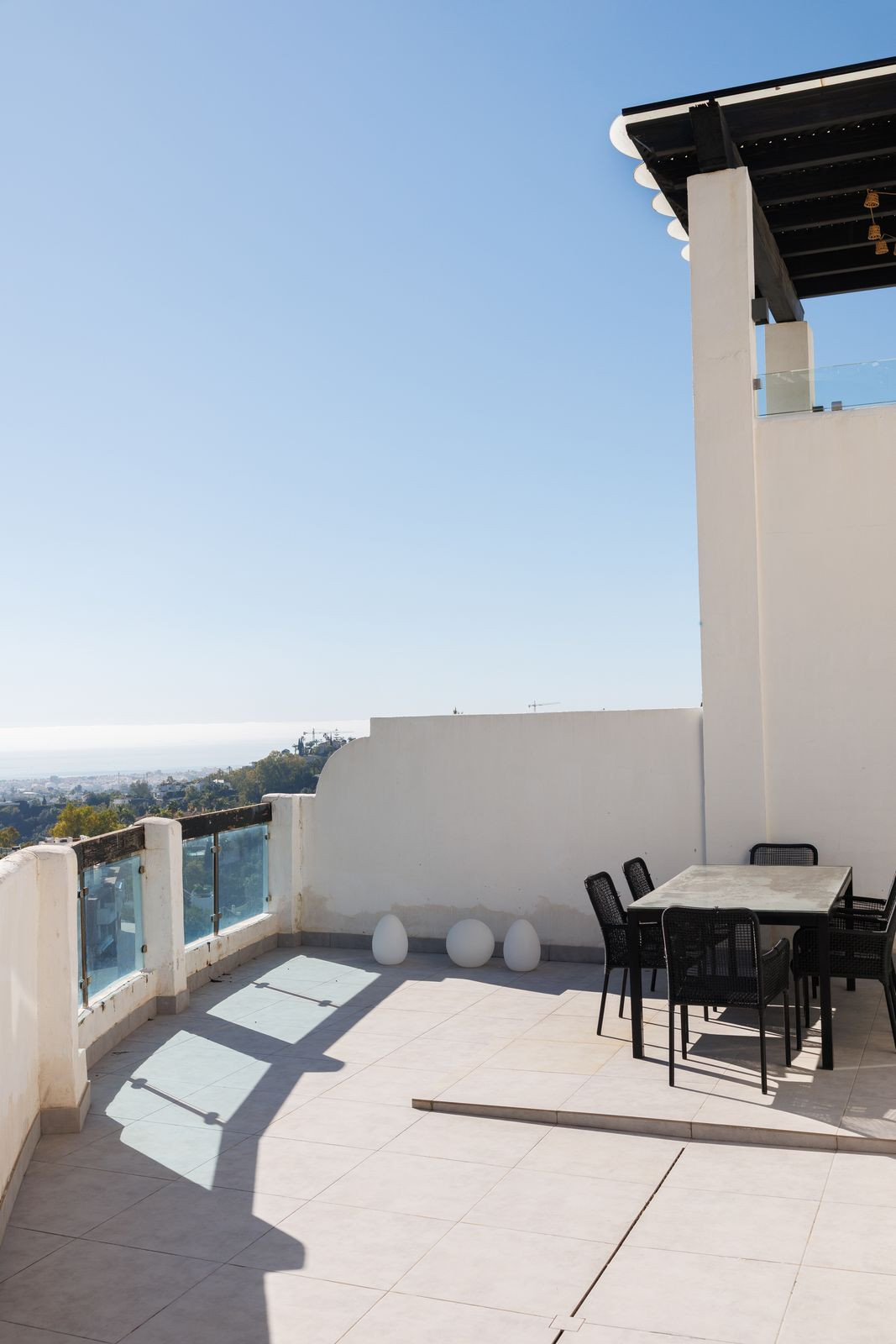 2 Bedroom Apartment for Sale in Benahavís