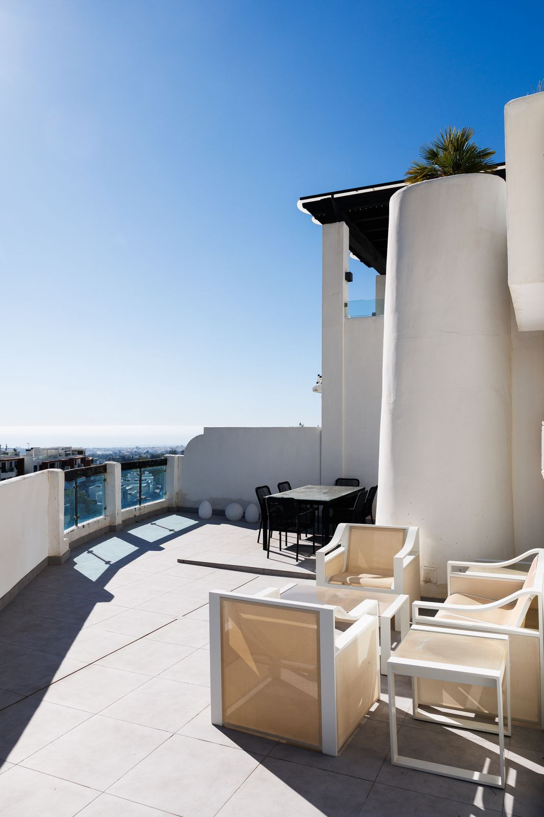 2 Bedroom Apartment for Sale in Benahavís — 2