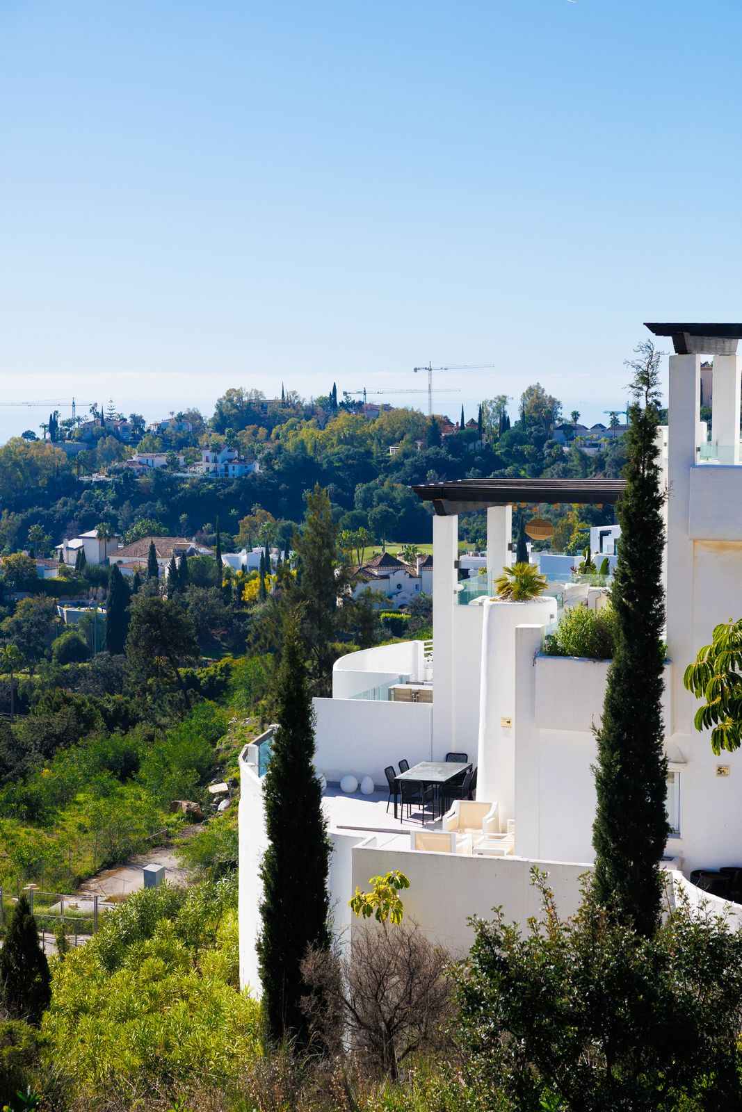 2 Bedroom Apartment for Sale in Benahavís — 4