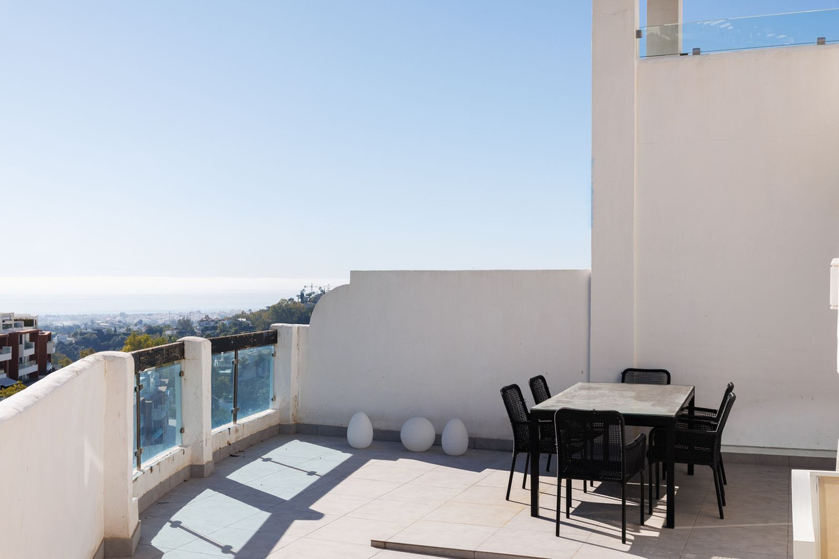 2 Bedroom Apartment for Sale in Benahavís — 8