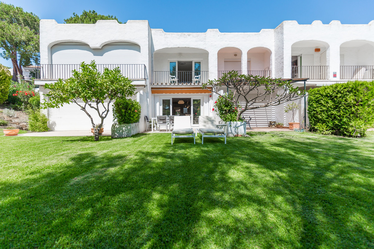 2 Bedroom Villa for Sale in Nueva Andalucía