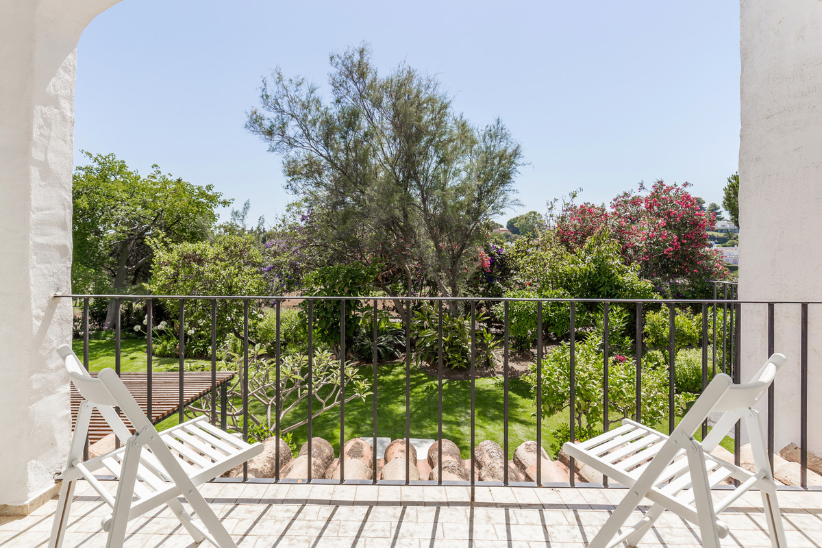 2 Bedroom Villa for Sale in Nueva Andalucía — 6