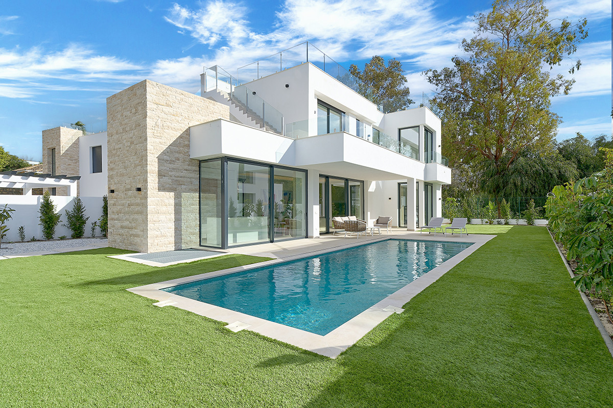 4 Bedroom Villa for Sale in Estepona