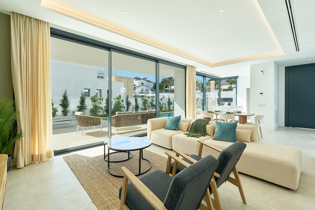 4 Bedroom Villa for Sale in Estepona — 2