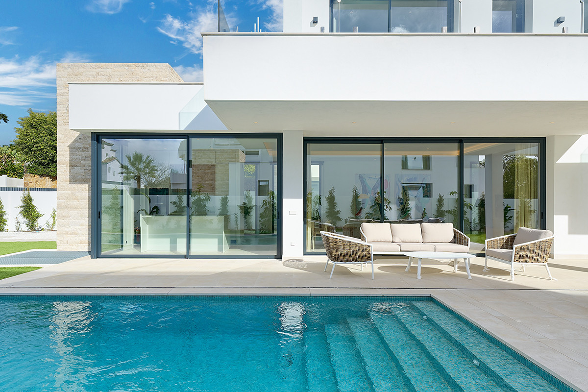 4 Bedroom Villa for Sale in Estepona — 3
