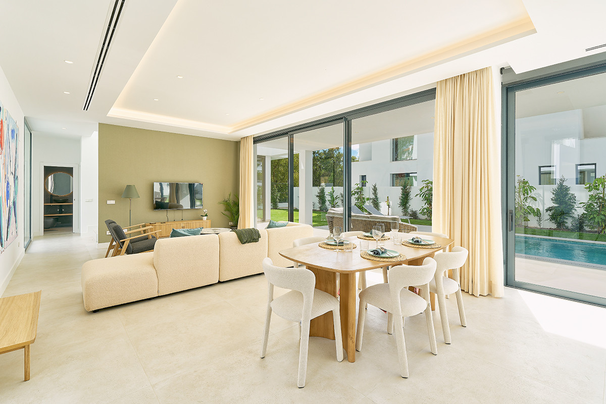 4 Bedroom Villa for Sale in Estepona — 7