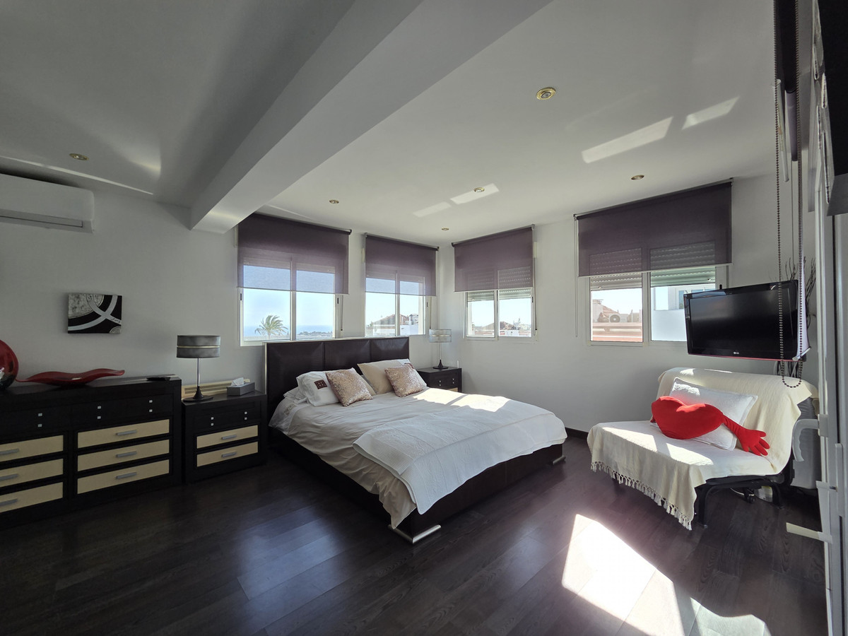 4 Bedroom Villa for Sale in Nagüeles — 4