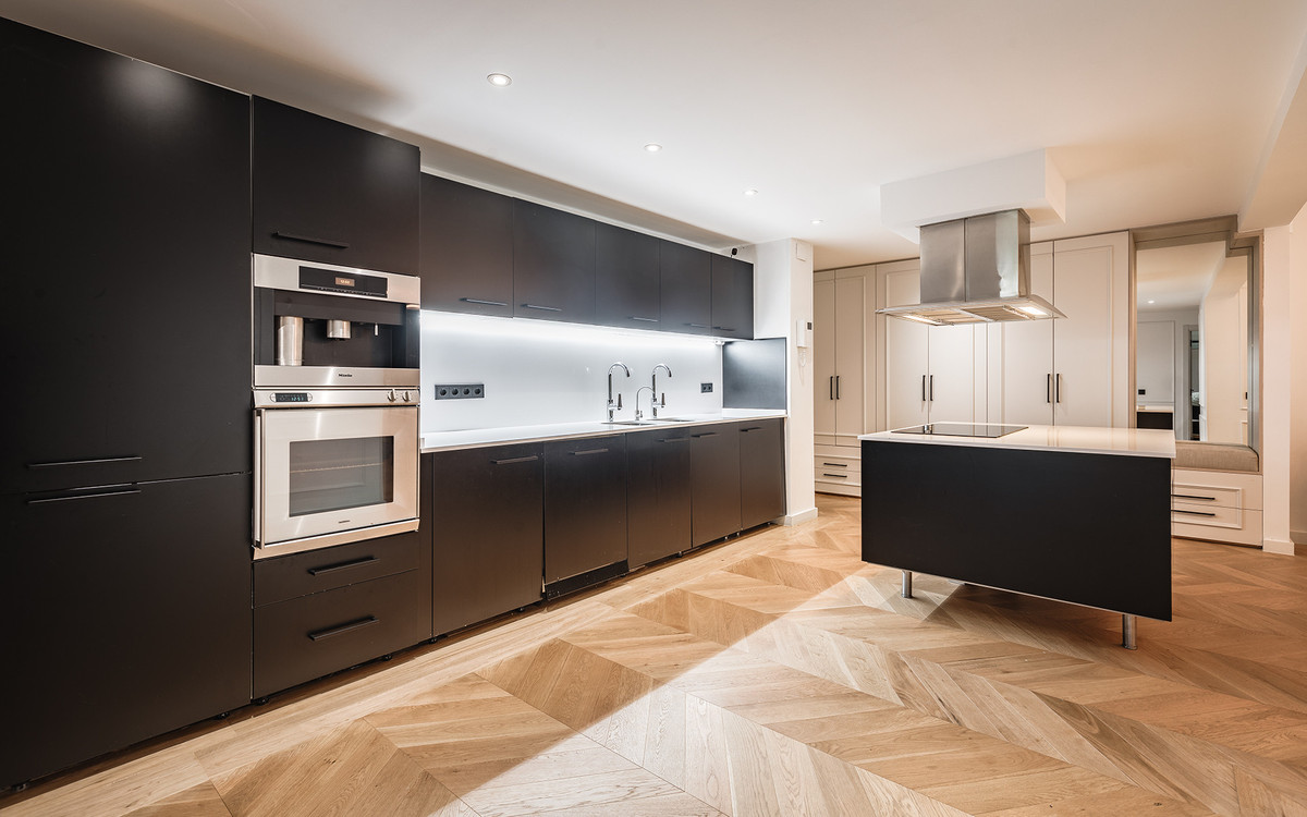 3 Bedroom Apartment for Sale in Benahavís — 2