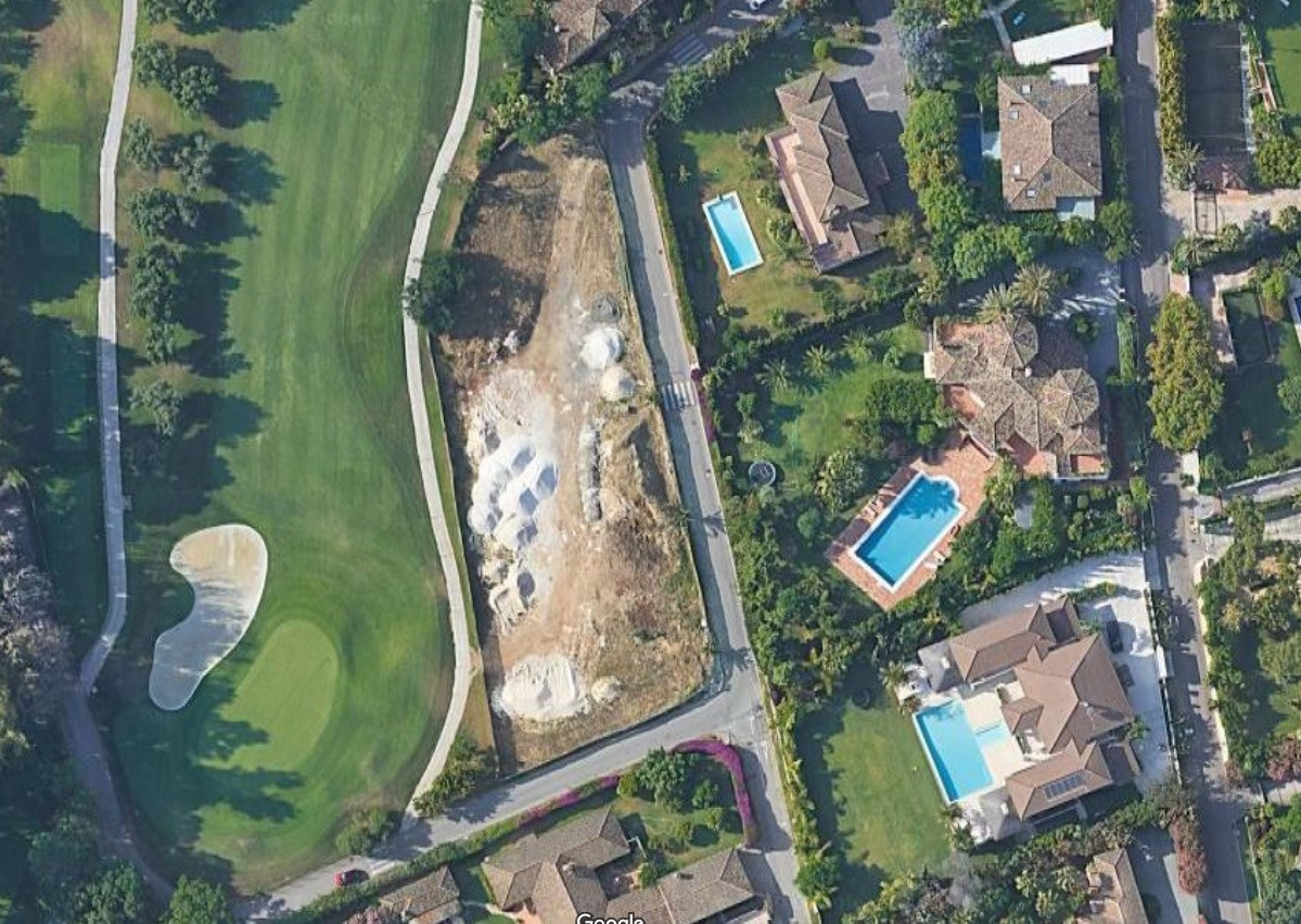 Plot for Sale in Guadalmina Baja