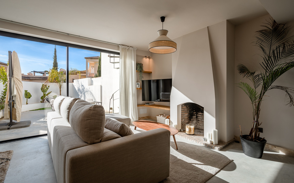 2 Bedroom Villa for Sale in Nueva Andalucía — 2
