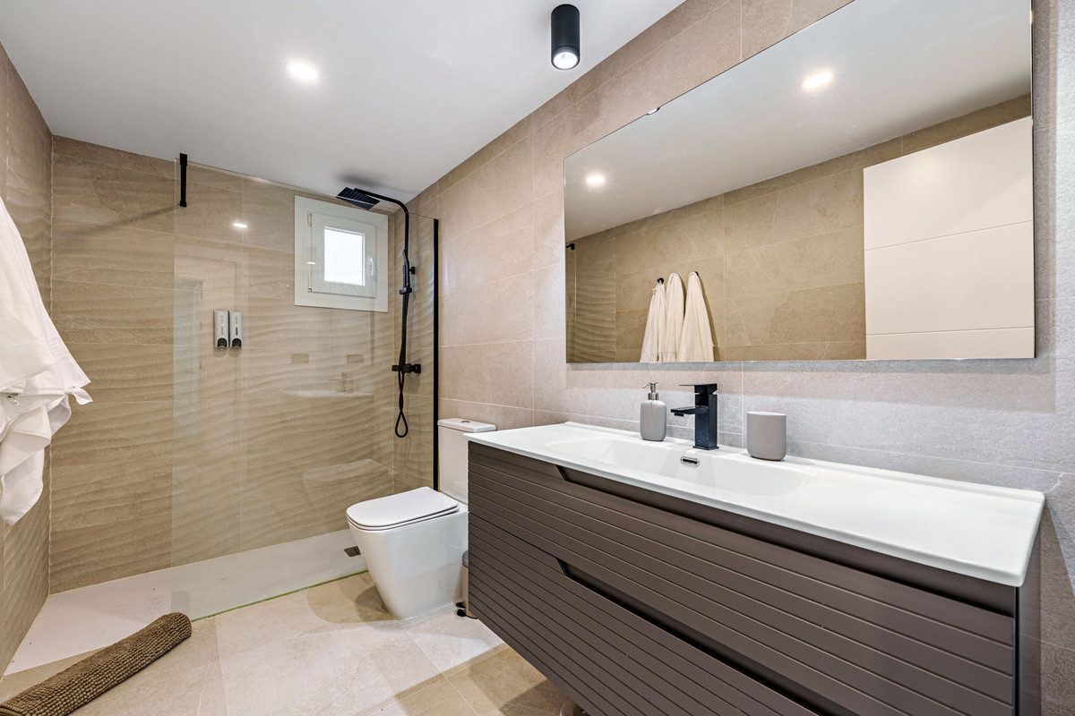 3 Bedroom Apartment for Sale in Sierra Blanca — view 10