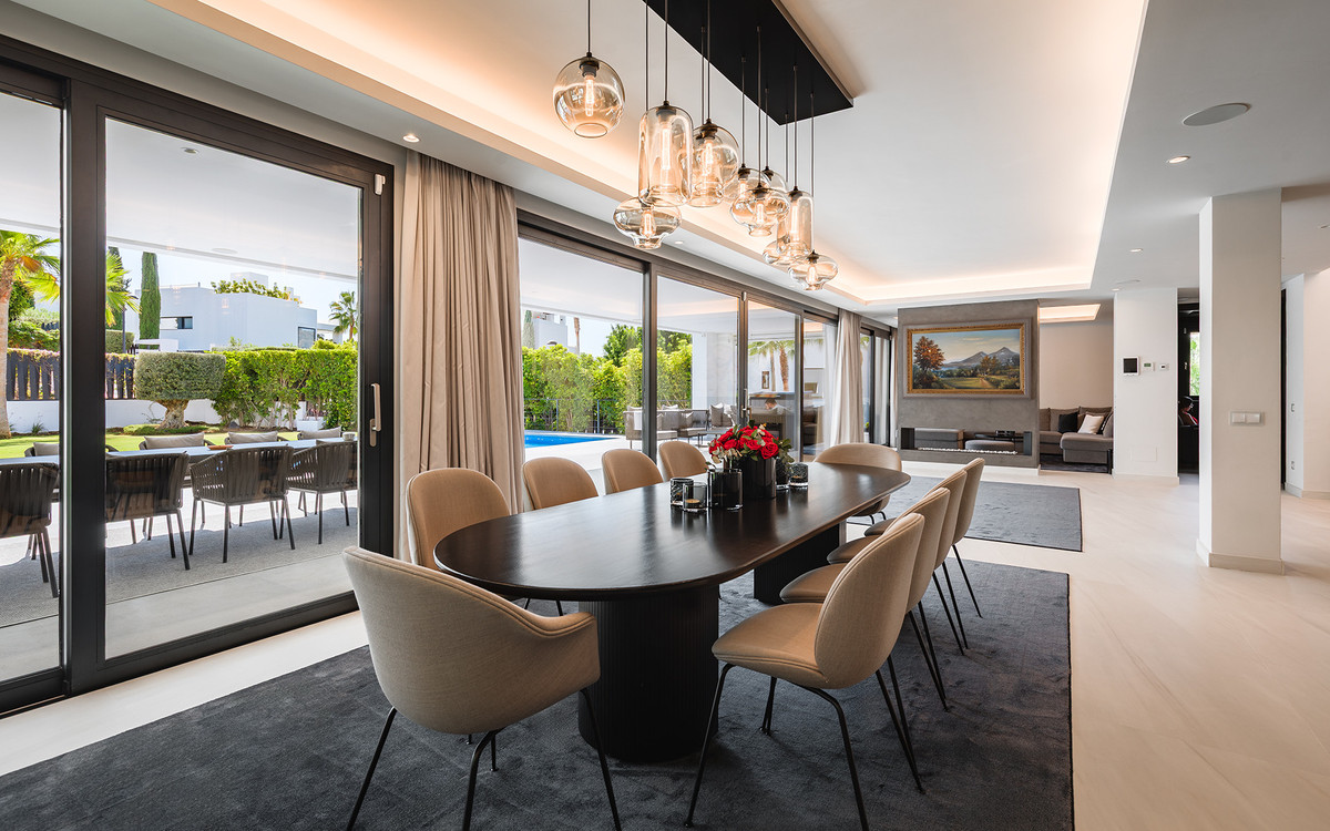 7 Bedroom Villa for Sale in Nueva Andalucía — 3