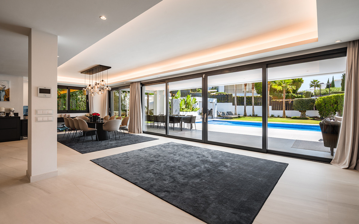 7 Bedroom Villa for Sale in Nueva Andalucía — 8