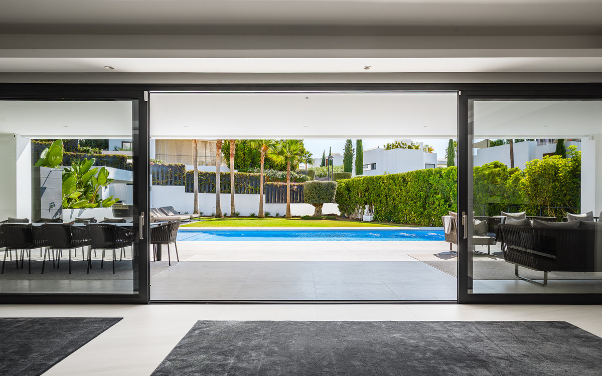 7 Bedroom Villa for Sale in Nueva Andalucía — 9