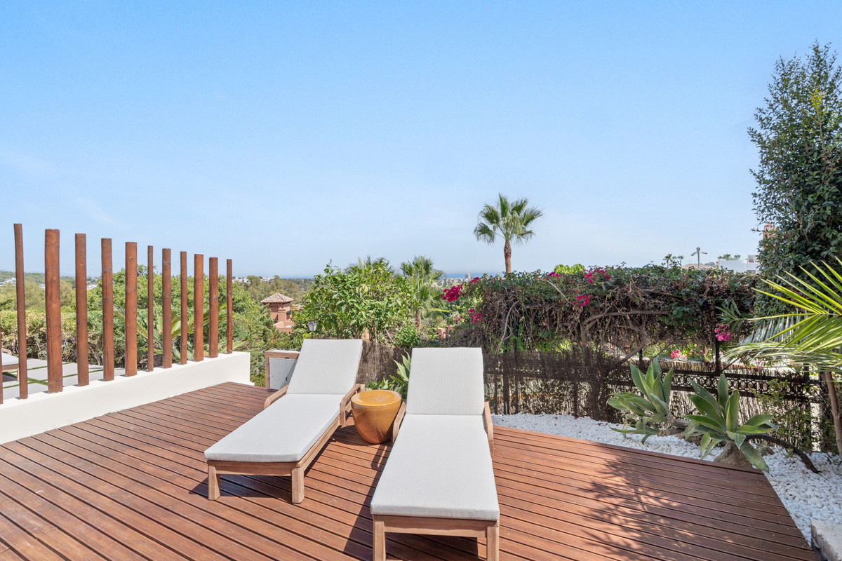 3 Bedroom Apartment for Sale in Nueva Andalucía — 2