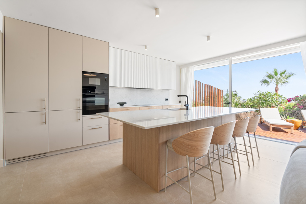 3 Bedroom Apartment for Sale in Nueva Andalucía — 4