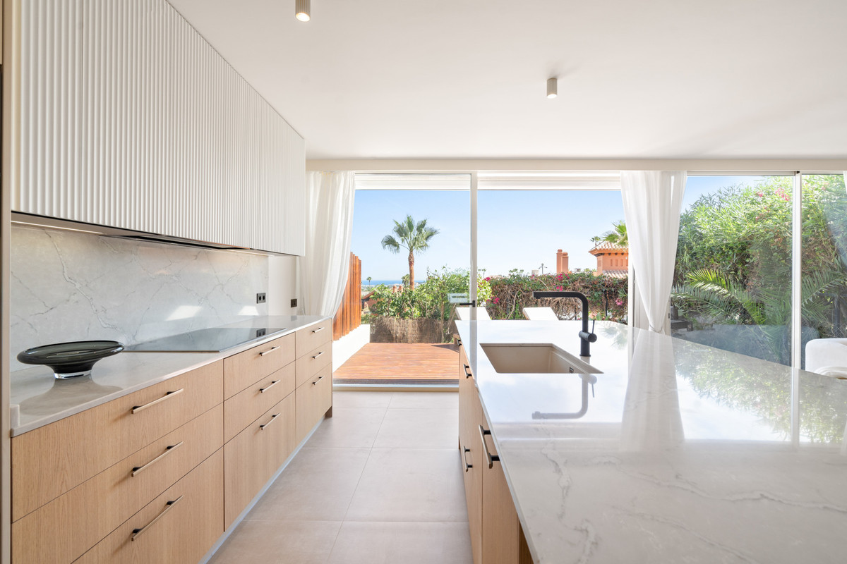 3 Bedroom Apartment for Sale in Nueva Andalucía — 5