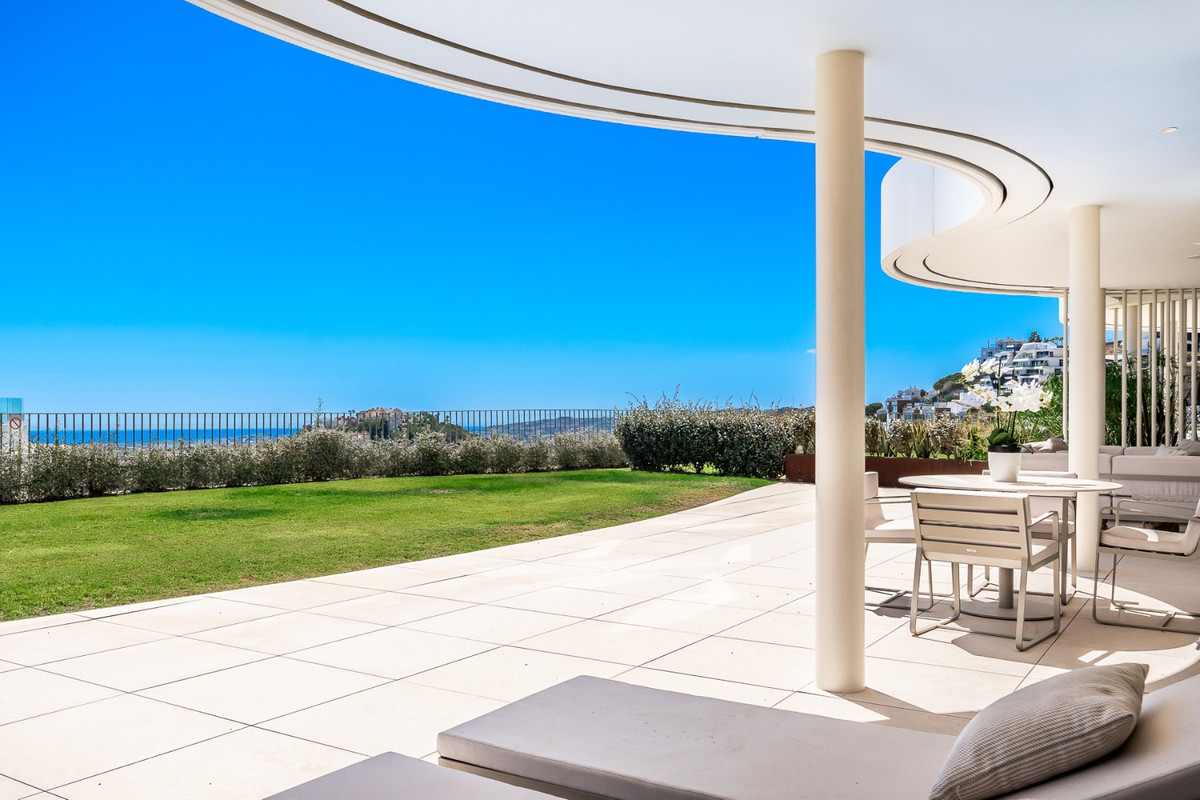 2 Bedroom Apartment for Sale in Benahavís — 3