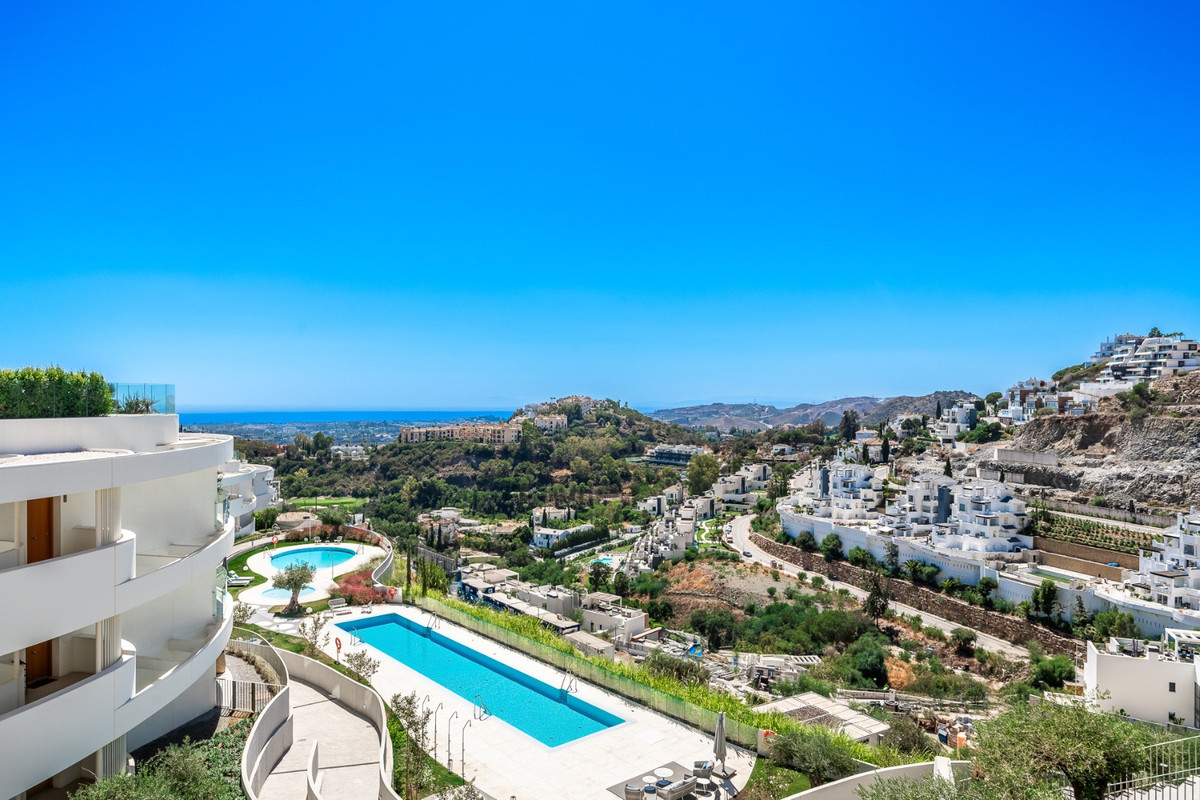 2 Bedroom Apartment for Sale in Benahavís — 4