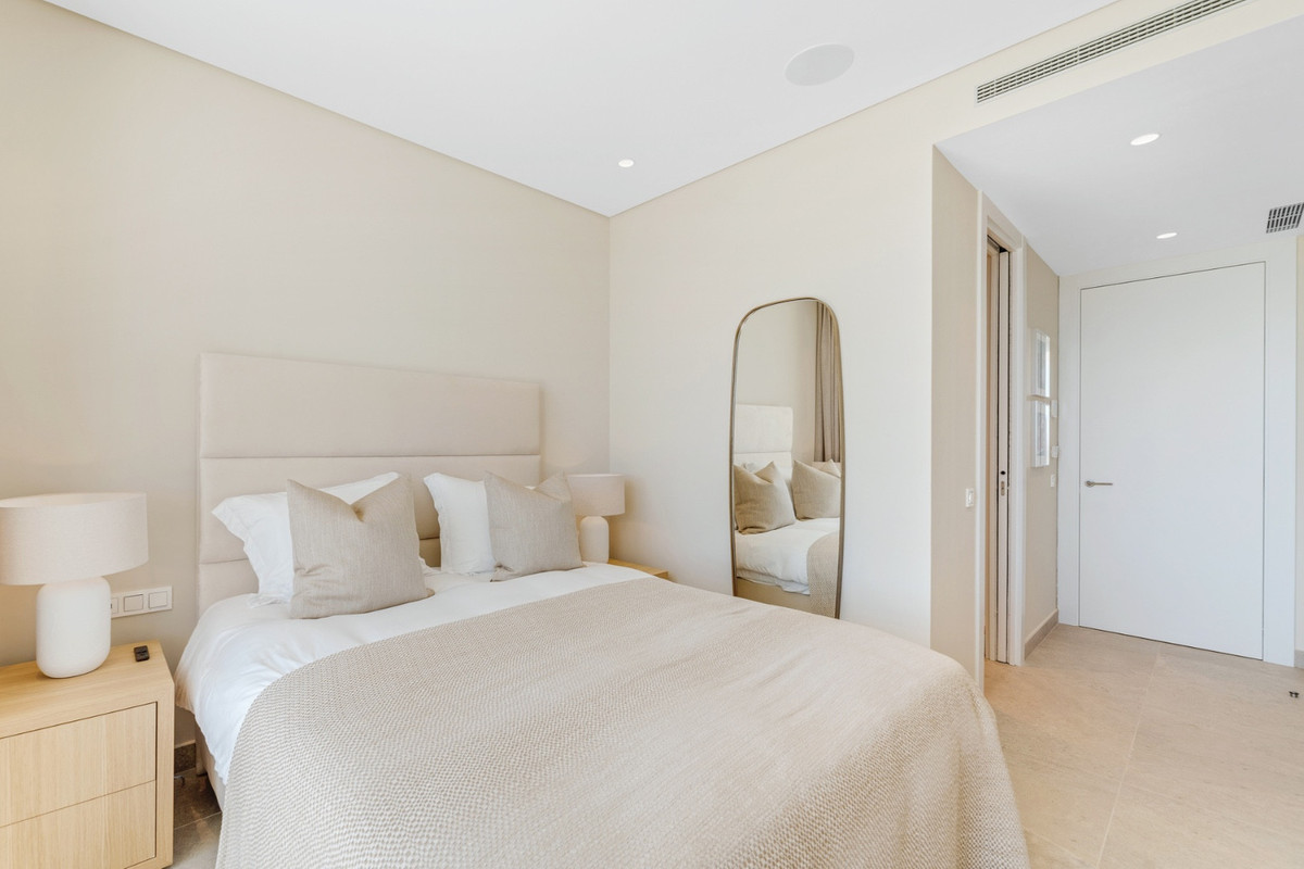 2 Bedroom Apartment for Sale in Benahavís — 8