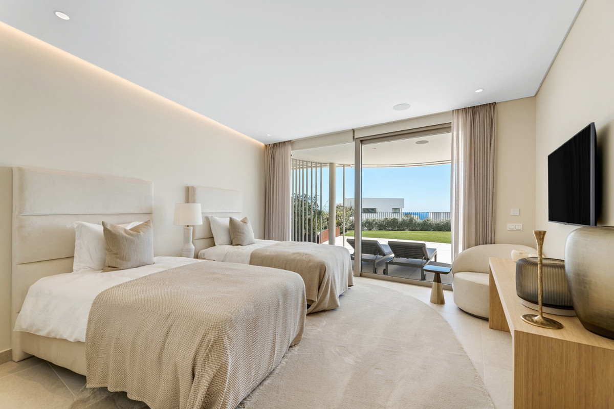 2 Bedroom Apartment for Sale in Benahavís — view 10